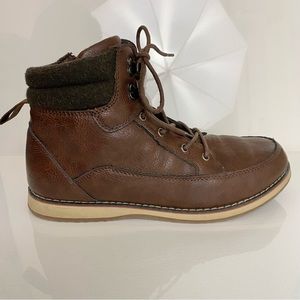 STEVE MADDEN Bracer Boot, Brown, Boy’s youth size 5